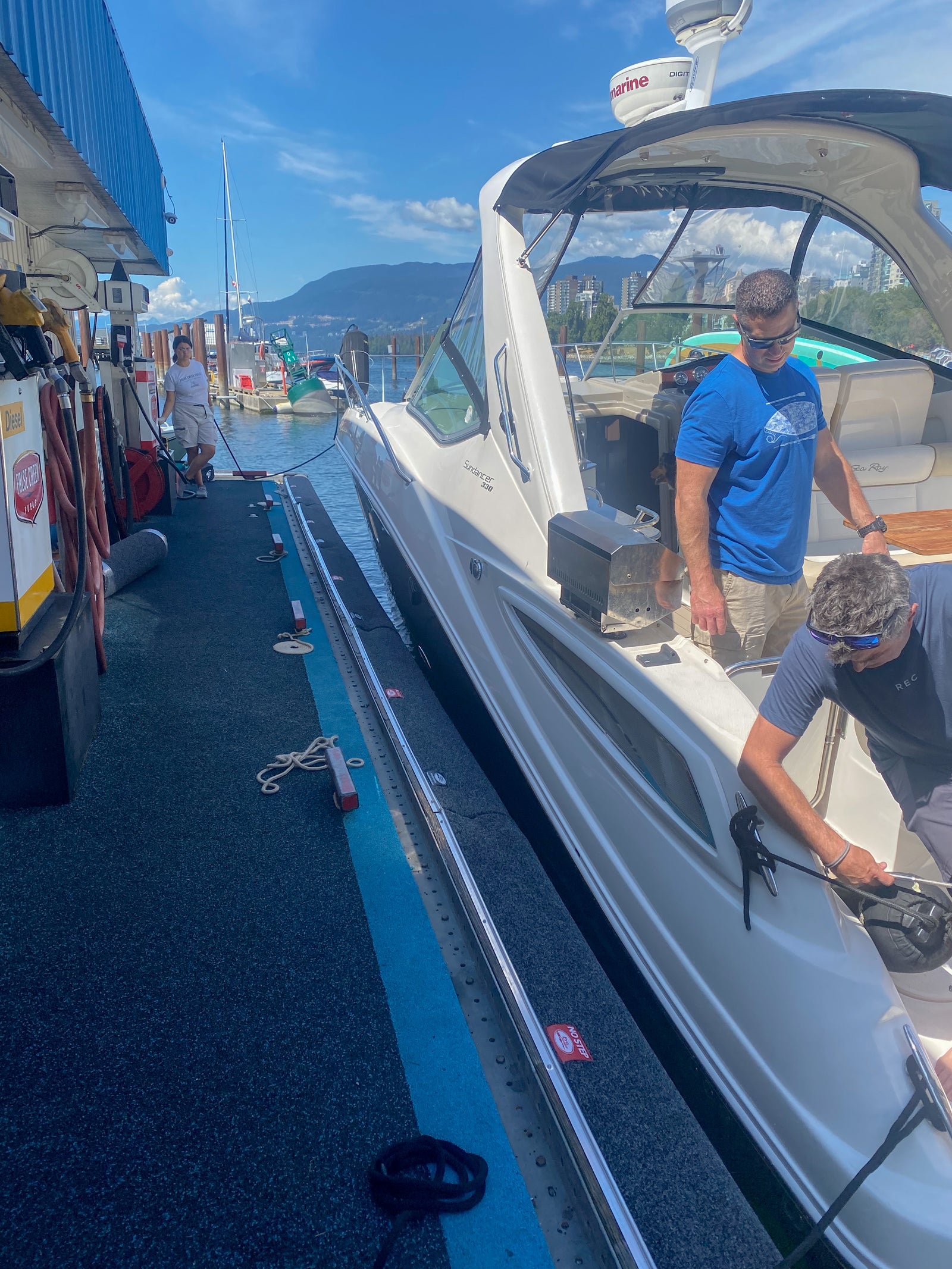 Boat filling up at a fuel dock protected by ProFender Superfenders